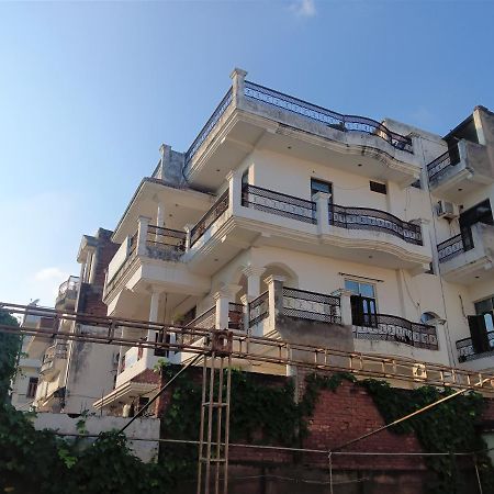 Varuna Palace-Fully Vaccinated Staff Варанаси Екстериор снимка