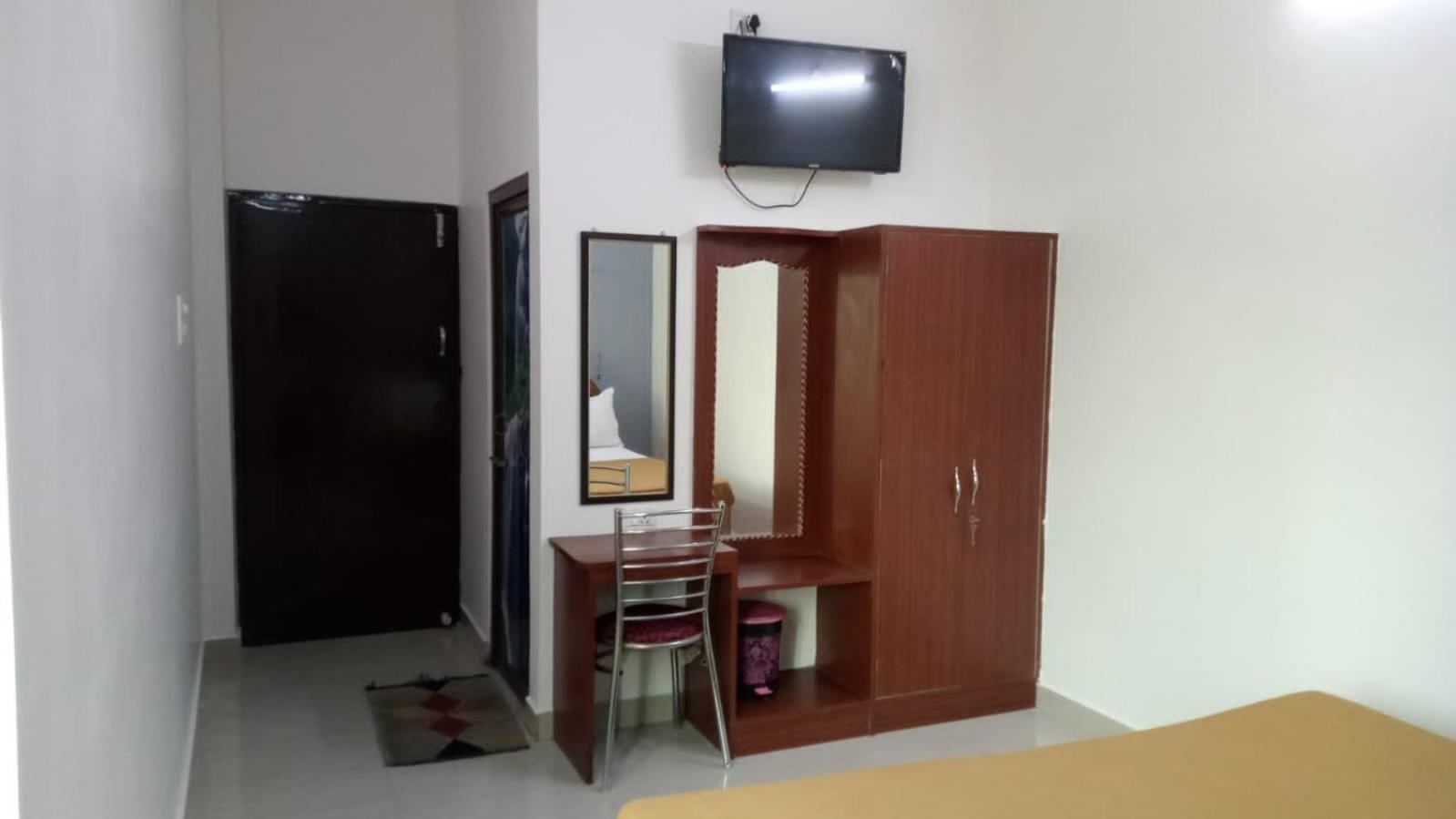 Varuna Palace-Fully Vaccinated Staff Варанаси Екстериор снимка
